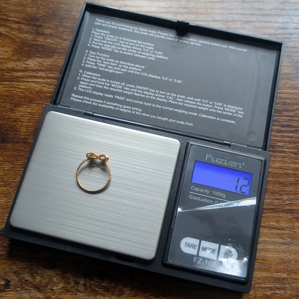 Real 18K Saudi Gold Ribbon Ring - Picture 6 of 6